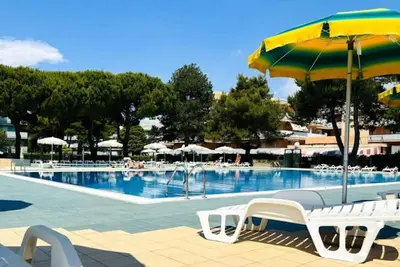 Image de Bel appartement avec accès à la piscine