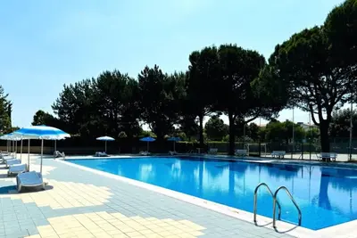 Image de Appartement lumineux avec piscines