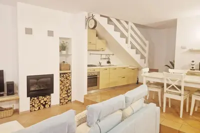 Image de Peaceful corner in the historic city center. Newly renovated, with fireplace