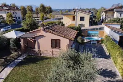 Image de Intimate and cozy cottage with garden and whirlpool for exclusive use.