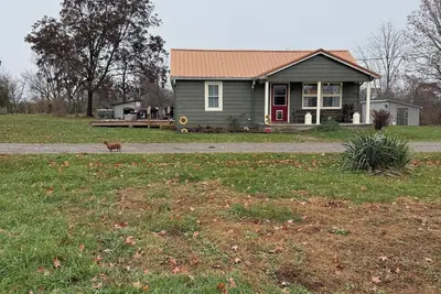 Image de Relax & step back to Grandma’s house. 4 Br Farmhouse updated with style.