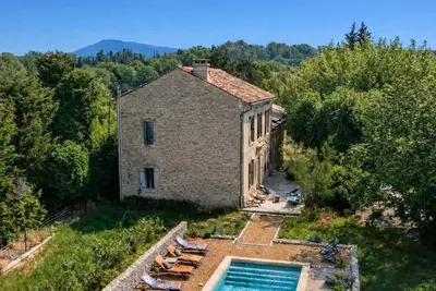 Image de Mas provençal de charme avec piscine et jacuzzi – jusqu’à 8 personnes 🌿☀️