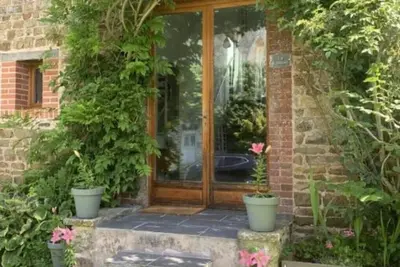 Image de ★★★ Charming Normandy Gîte with Huge Garden, Sun Deck & Bbq – Near Bayeux