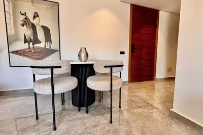 Image de Cocon Elégant Cfc, Pool, Gym & Parking Gratuit