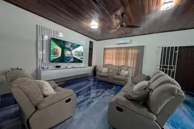 Image de Newly renovated house in a gated community