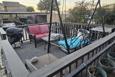 Image de Very close to everything, minutes to airport, theme park, Dallas Cowboy Stadium.