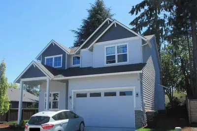 Image de Tired of smelly fixer-uppers? Newer roomy 4+Bdrm home in convenient locatation!