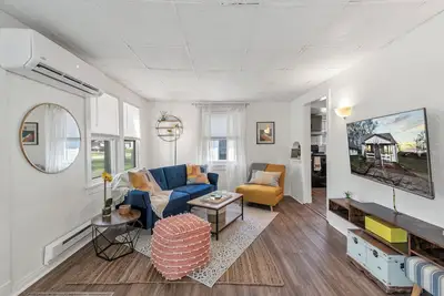 Image de Sylvania area cute 1 story home + guesthouse!