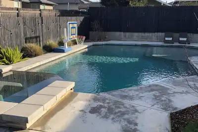 Image de Upscale 3-Bedroom House With Pool and Hot Tub Conveniently Near Chico State