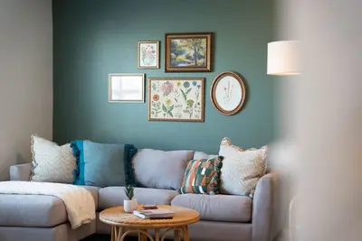 Spacious Modern Home with 2 Lounges, Fire Pit & Gym