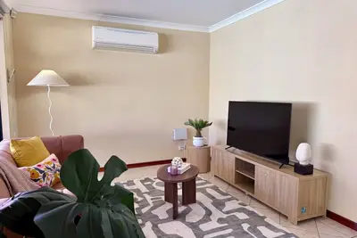 Image de Stylish Central Retreat | Minutes to Airport & Cbd