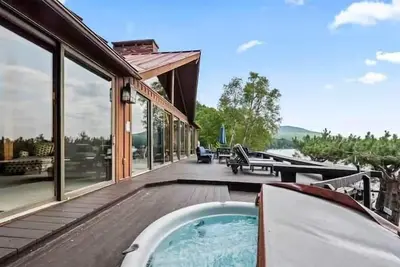 Image de The Dunn Compound- On Mooselookmeguntic Lake!