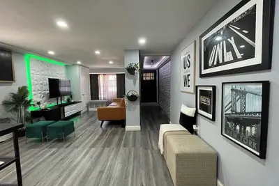 Image de Stylish Cozy 2-bedroom with Bar, Yard, Private Parking Near Jfk/Queens