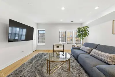 Image de Stylish 3br Retreat in Chicago’s Vibrant Medical District.