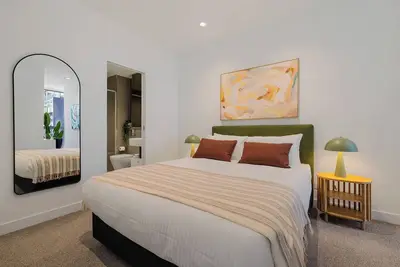 Image de Westside Place Tower 2 | Spacious Two-Bedroom City