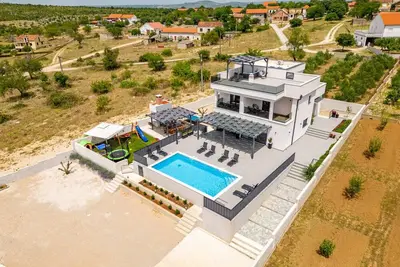 Villa Katarina with pool and jacuzzi