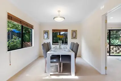 Image de Stylish Coastal Living Near Auckland City & Malls