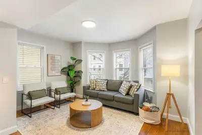 Image de South Boston Dream 5bd/2Bath w/Sky Deck Near Airport