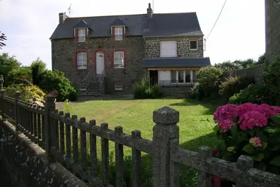 Image de A 5 minutes à pied du port, Maison confortable propriété close, parking  privé