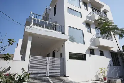 Image de A luxury villa with peaceful natural environment and full of comfort.