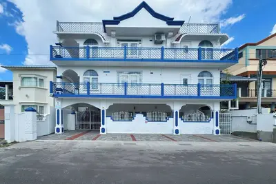 Image de Calm Nest 3-bedroom Apartment. 180m from the beach. Family and Business Trips!