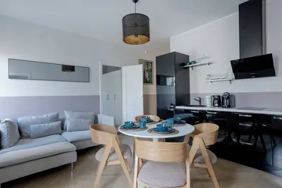 Image de Elegant Stay in Quiet Center