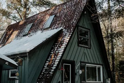 Image de Northern Mi Secluded A-Frame Cabin: Getaway, ORVs, Snowmobile, Projector, Golf