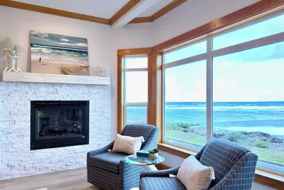 Image de Oceanfront Home with 4 Suites