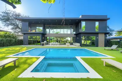 Image de Villa Onyx, a modern oasis.