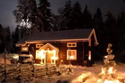 Image de Unique log house in nature reserve by lake - with sauna, hot tub & boats