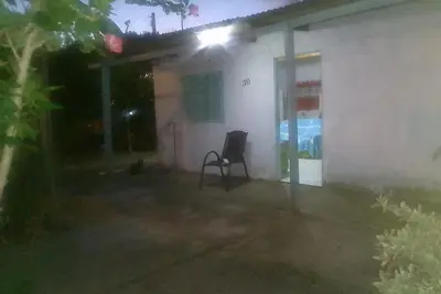 Image de Simple summer house for rent for your vacation or beach getaway.