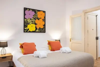 Image de Central Apartment w/ Terrace by LovelyStay