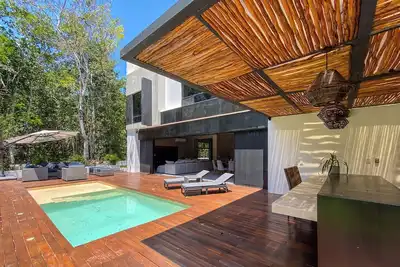 Image de Exclusive villa in Akumal located in the 7th hole of the Pga certified course