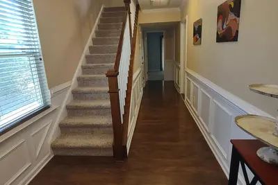 Image de Cozy 3-Story Townhome in Rtp - Near Rdu, Duke - Pet-Friendly - 30+ Days