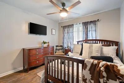 Image de 3-bedroom house in lovely Norwood close to the new.