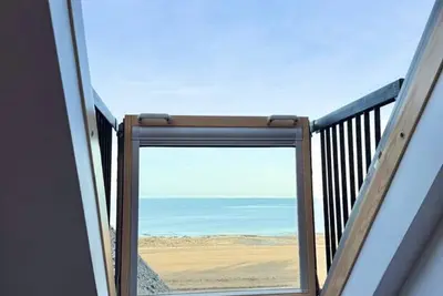 Top Floor Beachside Apartment