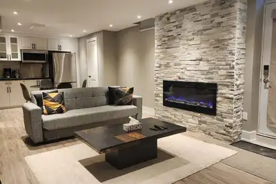 Image de Modern Pvt 1 Bdr Suite | Sleeps 4 | Pvt Entry | Near Go station | Free Parking