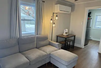 Image de Conveniently located, cozy units designed with the business traveler in mind.