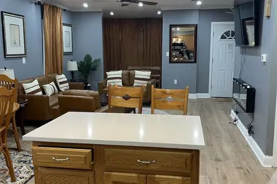 Image de Beautiful 4-bedroom 2 bath residence.