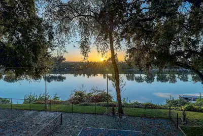 Image de River Retreat w/ Boat Dock + Pickleball Court!