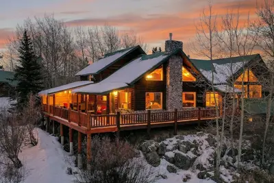 Image de Edgewater Cabin | Hot Tub, Fire Pit, Steps to Henry`s Fork River!