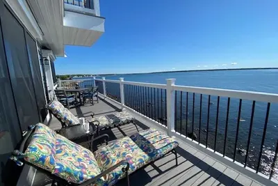 Image de 2-bedroom ocean-front Fairhaven home overlooking Buzzards Bay