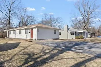 Image de Spacious Renovated 3br with Movie Room Near Airport