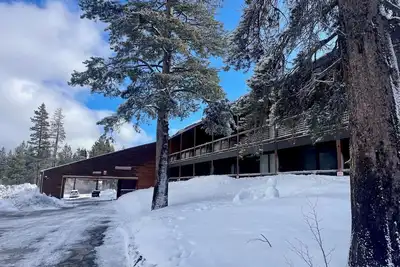 Image de Tahoe Donner Condo, Ski-In Ski-Out, Cozy Mountain Retreat