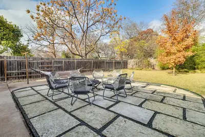 Image de 5 Mi to Dtwn Austin: Stylish Home w/ Office & Yard