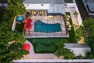 Image de Epic Backyard - Pool - Hot Tub - Outdoor Theatre