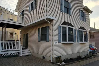 Image de Steps from the beach! Open floor plan perfect for large families!