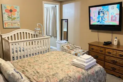 Image de 1-bedroom corporate apartment in Historic Havelock with central Ac, patio, & W/D