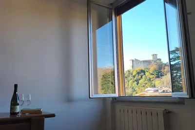 Image de Apartment overlooking lake and Rocca Bellavi(s)ta Angera