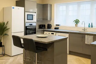 Image de Ideal 2-Bed Apartment for Long Stays in Bury